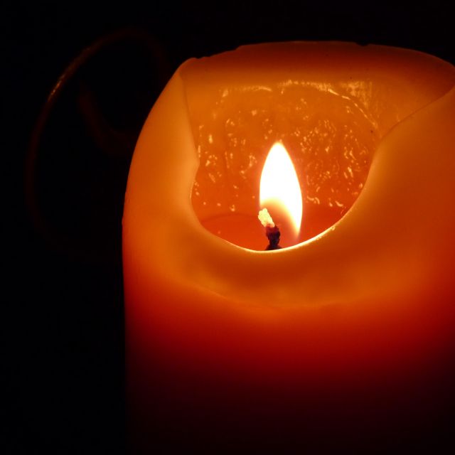 Kdor hodi za menoj, ne bo hodil v temi, temveč bo imel luč življenja. (Jn 8:12)